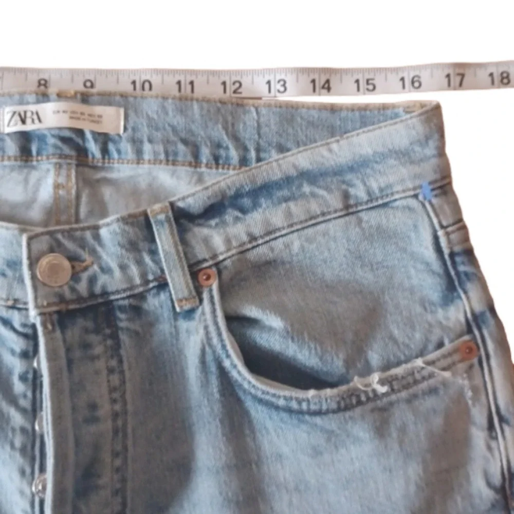 ZARA size 32( 12) lightwash buttonfly denim. Freyed hems. Great for school!! - Picture 7 of 11